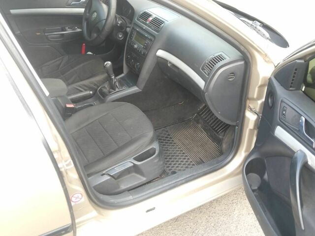 Бежевый Шкода Октавия, объемом двигателя 1.9 л и пробегом 230 тыс. км за 2400 $, фото 4 на Automoto.ua