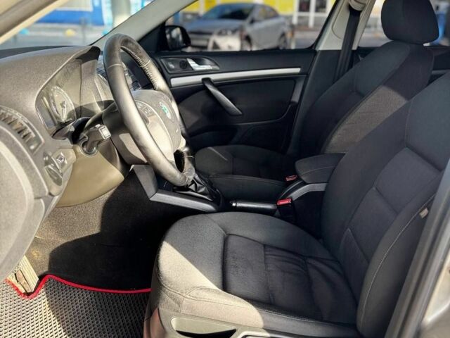 Бежевый Шкода Октавия, объемом двигателя 0 л и пробегом 233 тыс. км за 5900 $, фото 6 на Automoto.ua