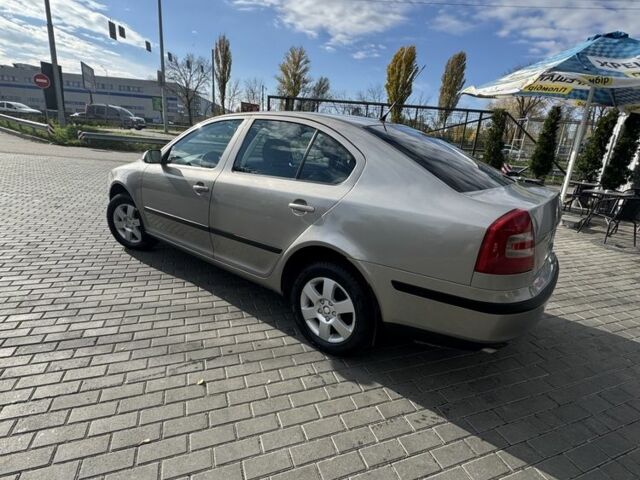 Бежевый Шкода Октавия, объемом двигателя 2 л и пробегом 166 тыс. км за 6600 $, фото 2 на Automoto.ua