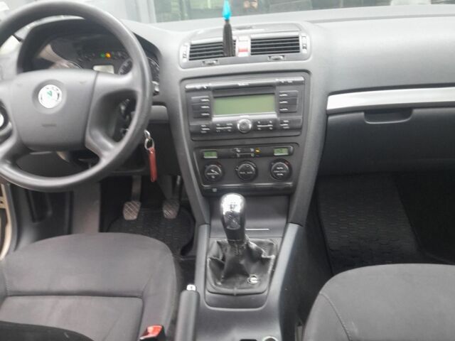 Бежевий Шкода Октавія, об'ємом двигуна 1.9 л та пробігом 300 тис. км за 2000 $, фото 4 на Automoto.ua