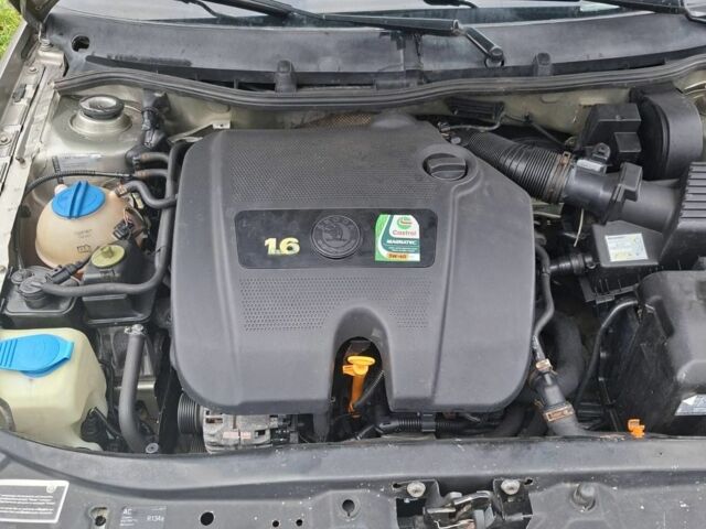 Бежевый Шкода Октавия, объемом двигателя 1.6 л и пробегом 250 тыс. км за 3500 $, фото 5 на Automoto.ua