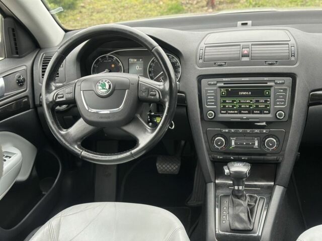 Бежевый Шкода Октавия, объемом двигателя 1.8 л и пробегом 231 тыс. км за 9350 $, фото 10 на Automoto.ua