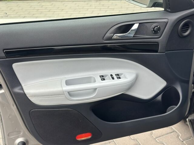 Бежевый Шкода Октавия, объемом двигателя 1.8 л и пробегом 231 тыс. км за 9350 $, фото 13 на Automoto.ua