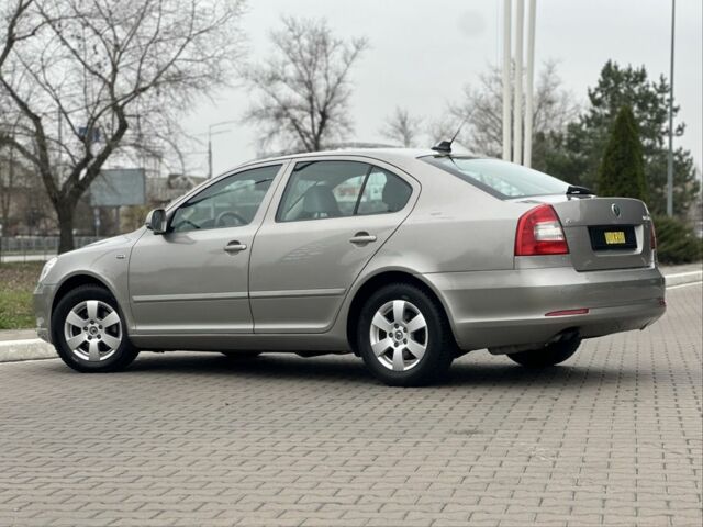 Бежевый Шкода Октавия, объемом двигателя 1.8 л и пробегом 231 тыс. км за 9350 $, фото 5 на Automoto.ua