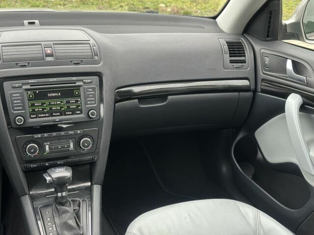 Бежевый Шкода Октавия, объемом двигателя 1.8 л и пробегом 231 тыс. км за 9350 $, фото 12 на Automoto.ua