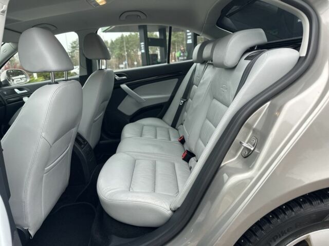 Бежевый Шкода Октавия, объемом двигателя 1.8 л и пробегом 231 тыс. км за 9350 $, фото 16 на Automoto.ua