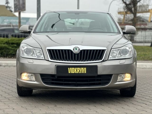 Бежевый Шкода Октавия, объемом двигателя 1.8 л и пробегом 231 тыс. км за 9350 $, фото 1 на Automoto.ua