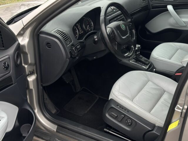 Бежевый Шкода Октавия, объемом двигателя 1.8 л и пробегом 231 тыс. км за 9350 $, фото 14 на Automoto.ua