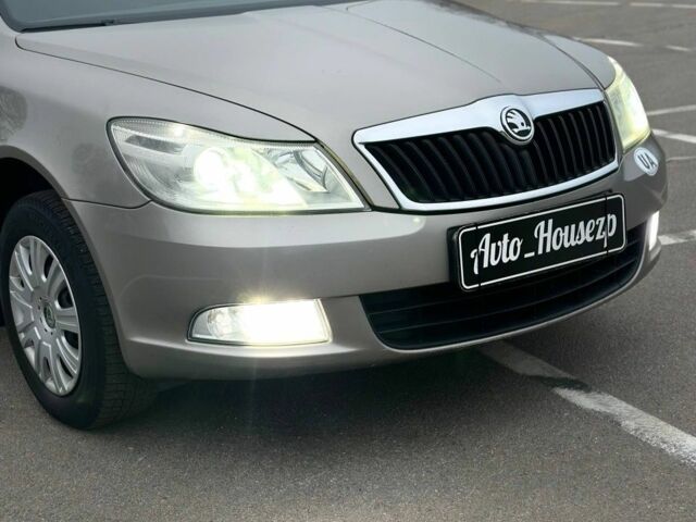 Бежевый Шкода Октавия, объемом двигателя 1.6 л и пробегом 198 тыс. км за 7400 $, фото 1 на Automoto.ua