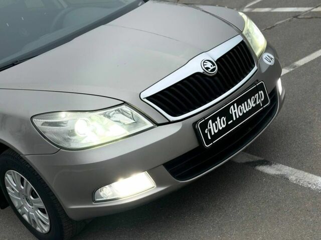 Бежевый Шкода Октавия, объемом двигателя 1.6 л и пробегом 198 тыс. км за 7400 $, фото 3 на Automoto.ua