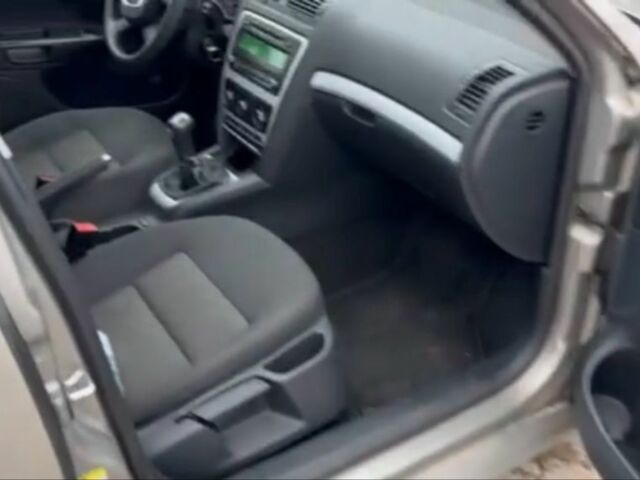 Бежевый Шкода Октавия, объемом двигателя 1.6 л и пробегом 1 тыс. км за 3500 $, фото 8 на Automoto.ua