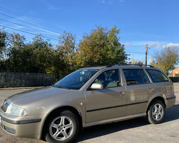 Бежевый Шкода Октавия, объемом двигателя 1.6 л и пробегом 241 тыс. км за 4699 $, фото 1 на Automoto.ua