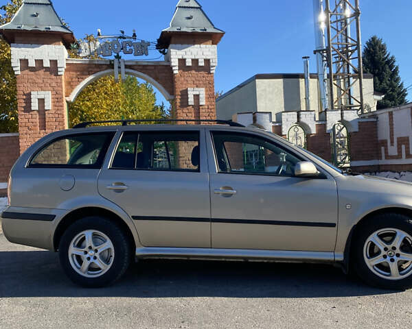 Бежевый Шкода Октавия, объемом двигателя 1.6 л и пробегом 242 тыс. км за 4600 $, фото 2 на Automoto.ua