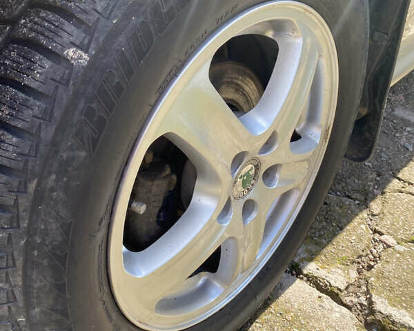 Бежевый Шкода Октавия, объемом двигателя 1.6 л и пробегом 241 тыс. км за 4699 $, фото 15 на Automoto.ua