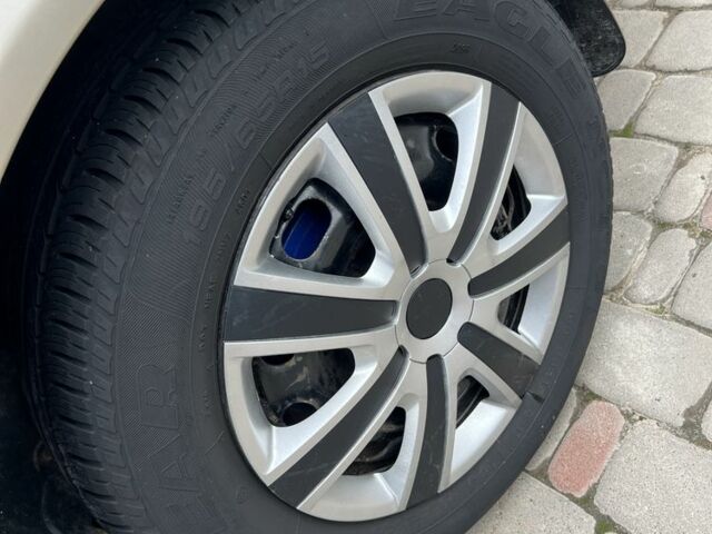 Бежевый Шкода Октавия, объемом двигателя 1.6 л и пробегом 291 тыс. км за 4299 $, фото 12 на Automoto.ua