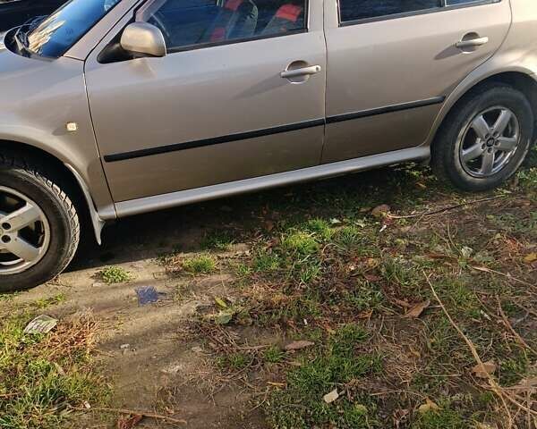 Бежевый Шкода Октавия, объемом двигателя 2 л и пробегом 280 тыс. км за 5000 $, фото 1 на Automoto.ua