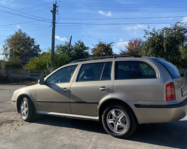 Бежевый Шкода Октавия, объемом двигателя 1.6 л и пробегом 241 тыс. км за 4699 $, фото 2 на Automoto.ua