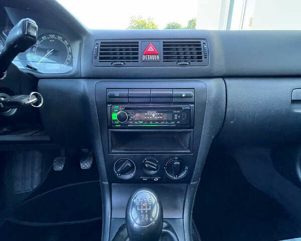 Бежевый Шкода Октавия, объемом двигателя 1.6 л и пробегом 207 тыс. км за 5299 $, фото 33 на Automoto.ua