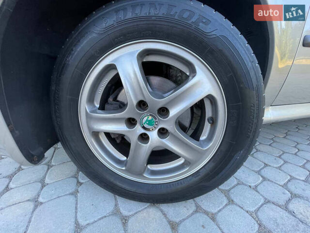 Бежевый Шкода Октавия, объемом двигателя 1.6 л и пробегом 207 тыс. км за 5299 $, фото 8 на Automoto.ua