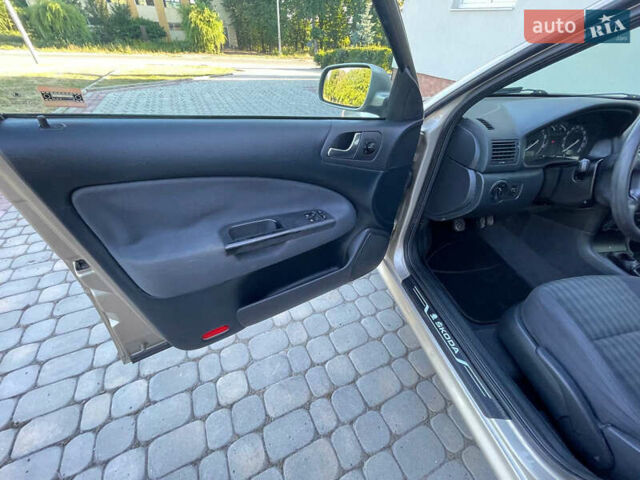 Бежевий Шкода Октавія, об'ємом двигуна 1.6 л та пробігом 203 тис. км за 5699 $, фото 36 на Automoto.ua