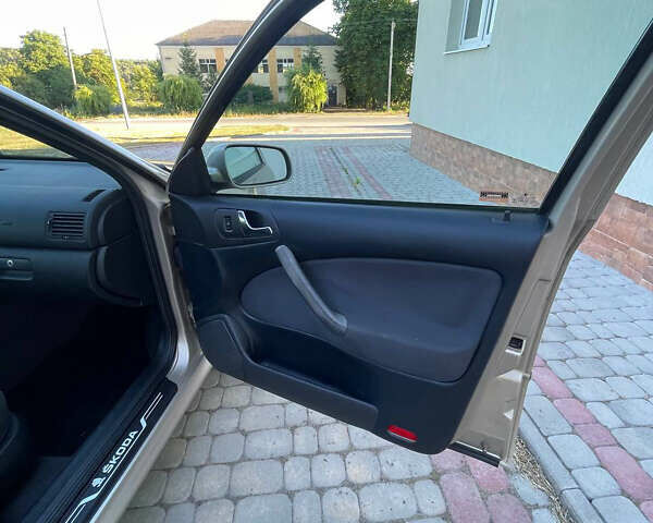 Бежевый Шкода Октавия, объемом двигателя 1.6 л и пробегом 207 тыс. км за 5299 $, фото 19 на Automoto.ua