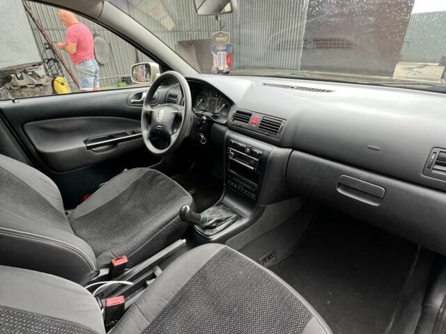 Бежевый Шкода Октавия, объемом двигателя 1.6 л и пробегом 291 тыс. км за 4299 $, фото 9 на Automoto.ua