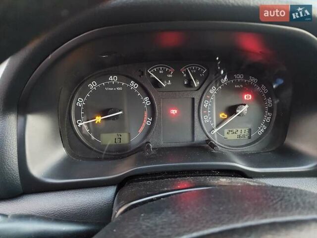 Шкода Октавия 2004 в Хмельницком на Automoto.ua Бежевый Шкода Октавия, объемом двигателя 1.6 л и пробегом 252 тыс. км за 4500 $, фото 3 на Automoto.ua