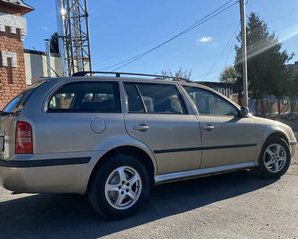 Бежевый Шкода Октавия, объемом двигателя 1.6 л и пробегом 241 тыс. км за 4699 $, фото 3 на Automoto.ua