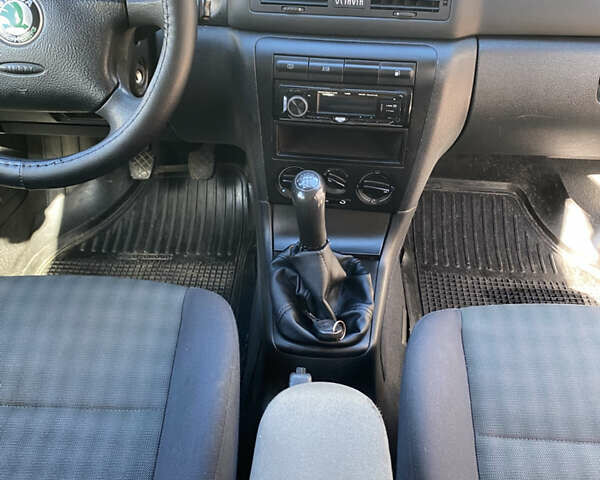 Бежевый Шкода Октавия, объемом двигателя 1.6 л и пробегом 242 тыс. км за 4800 $, фото 16 на Automoto.ua