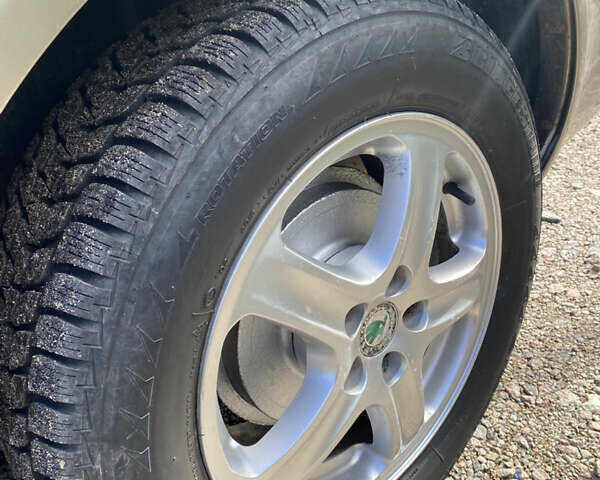 Бежевый Шкода Октавия, объемом двигателя 1.6 л и пробегом 241 тыс. км за 4699 $, фото 9 на Automoto.ua