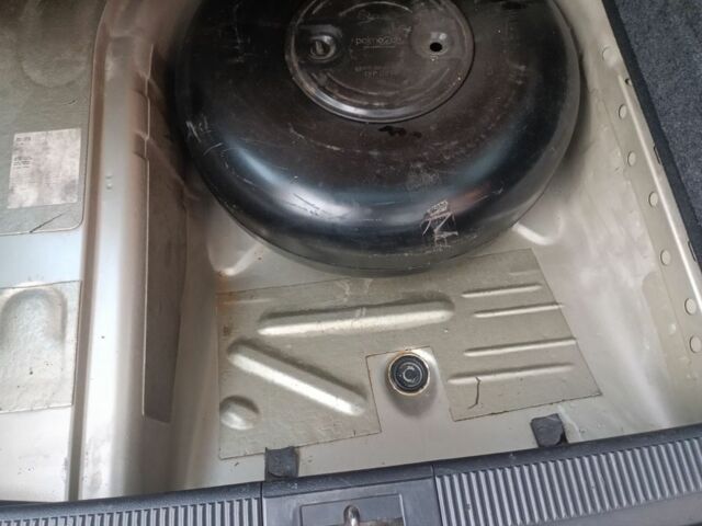 Бежевый Шкода Октавия, объемом двигателя 1.6 л и пробегом 291 тыс. км за 4299 $, фото 16 на Automoto.ua