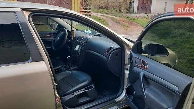 Бежевый Шкода Октавия, объемом двигателя 0 л и пробегом 147 тыс. км за 6100 $, фото 2 на Automoto.ua