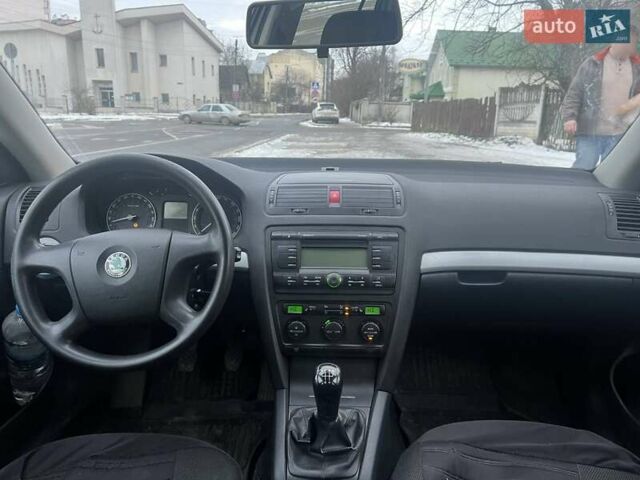 Бежевый Шкода Октавия, объемом двигателя 1.6 л и пробегом 250 тыс. км за 5000 $, фото 3 на Automoto.ua