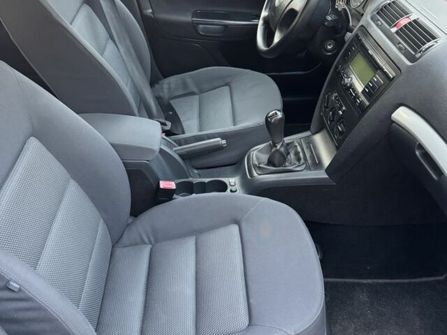 Бежевий Шкода Октавія, об'ємом двигуна 1.6 л та пробігом 300 тис. км за 4550 $, фото 11 на Automoto.ua