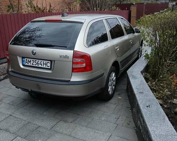 Бежевий Шкода Октавія, об'ємом двигуна 1.6 л та пробігом 258 тис. км за 5700 $, фото 1 на Automoto.ua