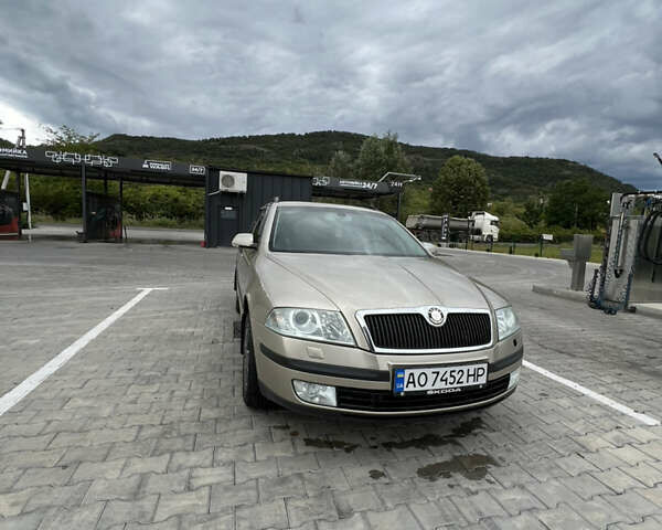 Бежевый Шкода Октавия, объемом двигателя 1.9 л и пробегом 397 тыс. км за 5800 $, фото 2 на Automoto.ua