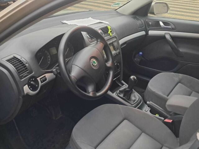 Бежевий Шкода Октавія, об'ємом двигуна 1.6 л та пробігом 175 тис. км за 5332 $, фото 3 на Automoto.ua