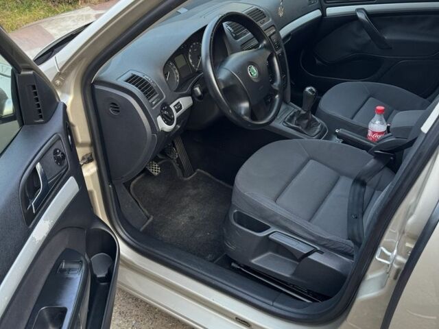 Бежевий Шкода Октавія, об'ємом двигуна 1.6 л та пробігом 300 тис. км за 4550 $, фото 12 на Automoto.ua