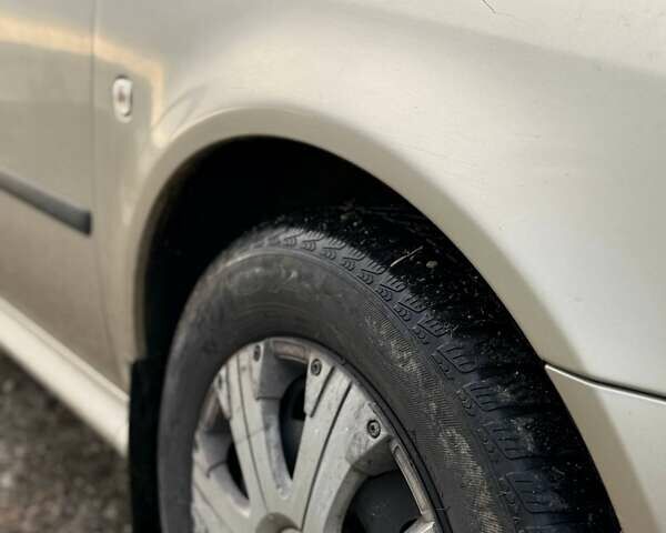 Бежевий Шкода Октавія, об'ємом двигуна 1.6 л та пробігом 224 тис. км за 4499 $, фото 3 на Automoto.ua