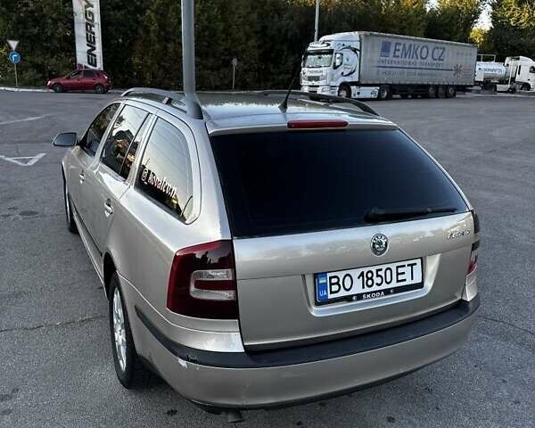 Бежевый Шкода Октавия, объемом двигателя 1.6 л и пробегом 313 тыс. км за 4200 $, фото 4 на Automoto.ua