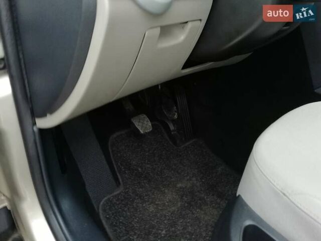 Бежевый Шкода Октавия, объемом двигателя 1.6 л и пробегом 198 тыс. км за 5900 $, фото 23 на Automoto.ua