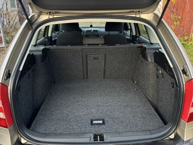 Бежевий Шкода Октавія, об'ємом двигуна 1.6 л та пробігом 300 тис. км за 4550 $, фото 8 на Automoto.ua