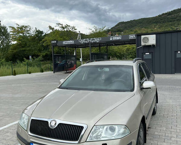 Бежевый Шкода Октавия, объемом двигателя 1.9 л и пробегом 397 тыс. км за 5800 $, фото 1 на Automoto.ua