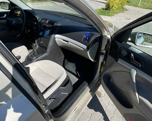 Бежевий Шкода Октавія, об'ємом двигуна 1.6 л та пробігом 200 тис. км за 6000 $, фото 5 на Automoto.ua