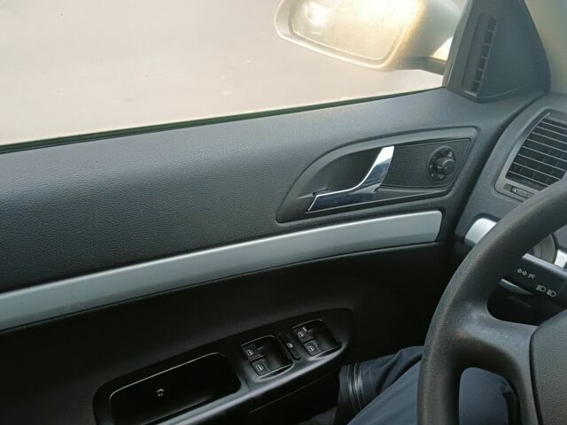 Бежевий Шкода Октавія, об'ємом двигуна 1.6 л та пробігом 198 тис. км за 4514 $, фото 6 на Automoto.ua