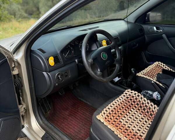 Бежевий Шкода Октавія, об'ємом двигуна 1.6 л та пробігом 224 тис. км за 4499 $, фото 5 на Automoto.ua