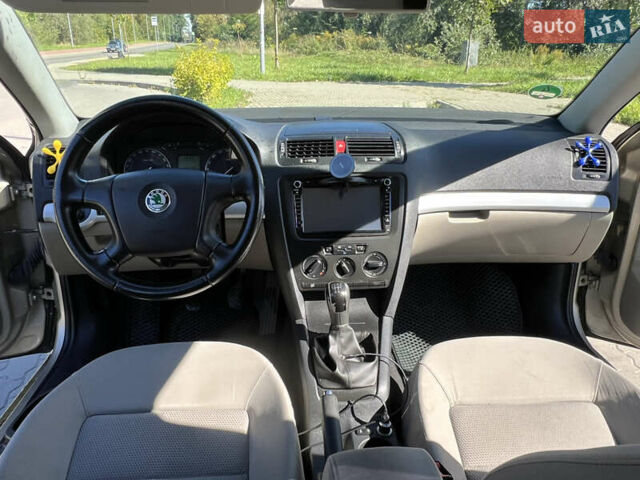 Бежевий Шкода Октавія, об'ємом двигуна 1.6 л та пробігом 200 тис. км за 6000 $, фото 15 на Automoto.ua