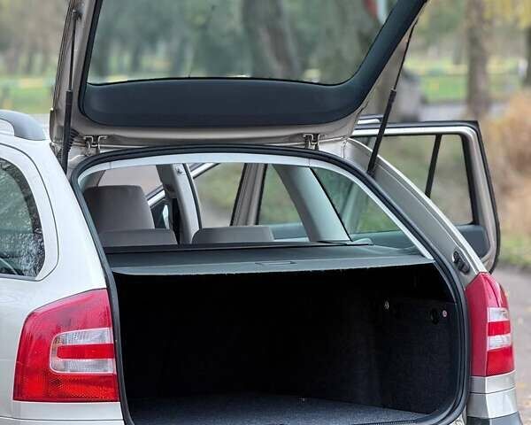 Бежевый Шкода Октавия, объемом двигателя 1.6 л и пробегом 198 тыс. км за 5500 $, фото 13 на Automoto.ua