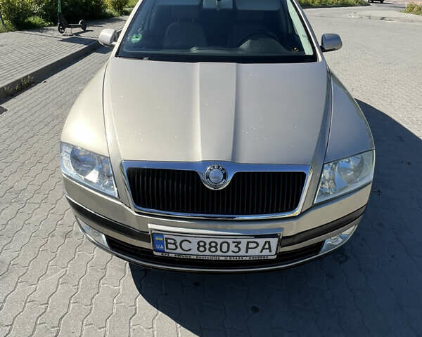 Бежевий Шкода Октавія, об'ємом двигуна 1.6 л та пробігом 200 тис. км за 6000 $, фото 1 на Automoto.ua