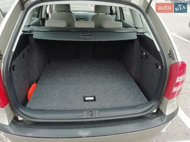 Бежевый Шкода Октавия, объемом двигателя 1.6 л и пробегом 198 тыс. км за 5900 $, фото 17 на Automoto.ua